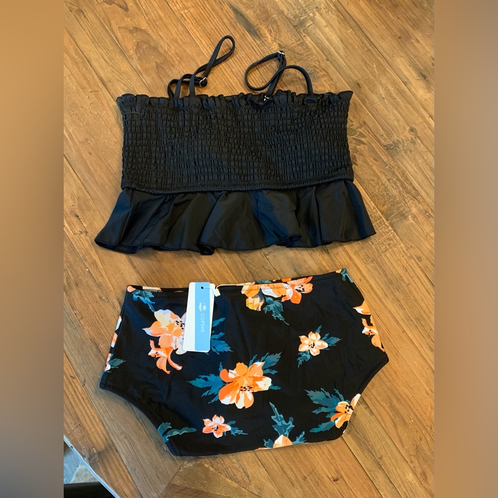 NWT Women’s 2 piece vintage bathing suit. Size small